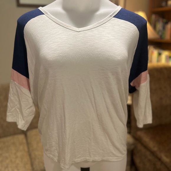 Super Soft White, Blue & Pink Jersey top by Torrid size 2 which is an 18/20. - Picture 3 of 3